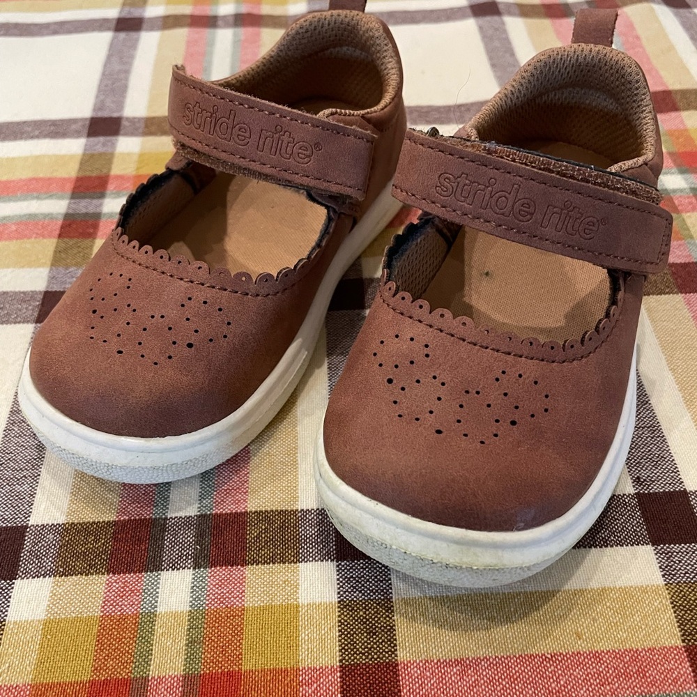 Stride Rite Sophie 2.0 Mary Janes sz 6